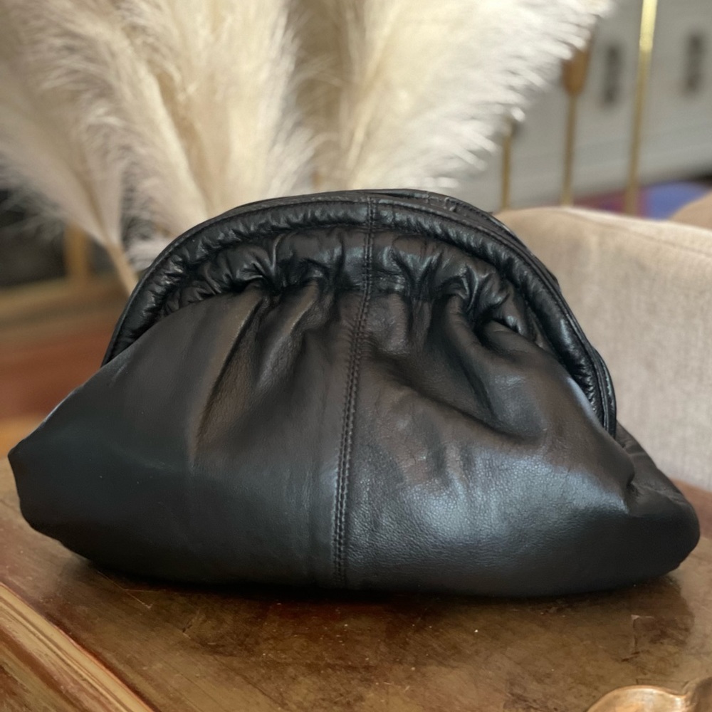 The pouch gathered black soft leather clutch